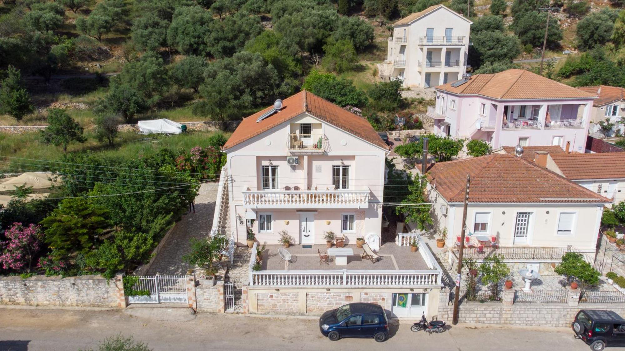 Koukouapartments & Suites Вати Экстерьер фото